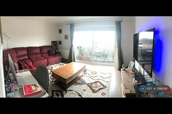 2 Bedroom Flat To Rent In Oak Ridge, Dorking, RH4