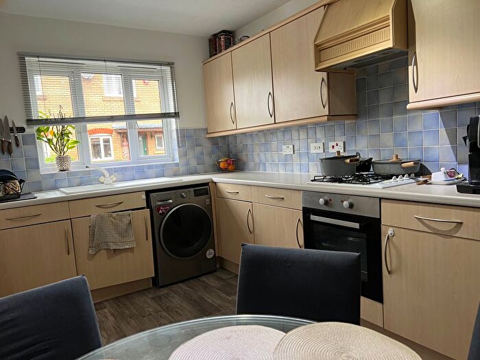 3 Bedroom End Of Terrace House To Rent In Rawlyn Close, Grays, RM16