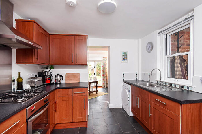 2 Bedroom Flat To Rent In Old Road, Headington, OX3