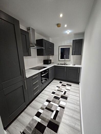 2 Bedroom Flat To Rent In Riverside Close, Romford, RM1