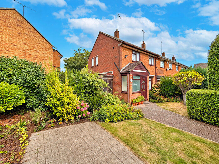2 Bedroom End Of Terrace House For Sale In Poynters Road, Luton, LU4