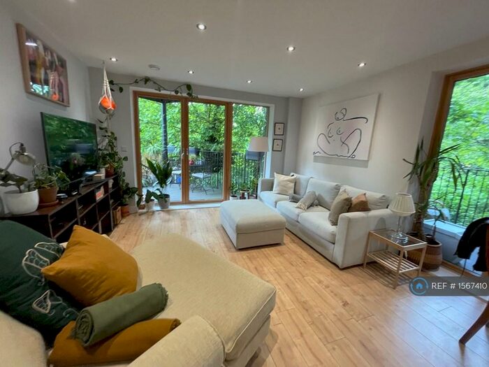 3 Bedroom Flat To Rent In Upper Clapton Road, London, E5