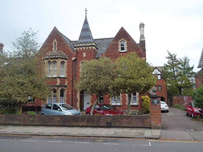 2 Bedroom Apartment To Rent In Flat, Underwood House, MK40