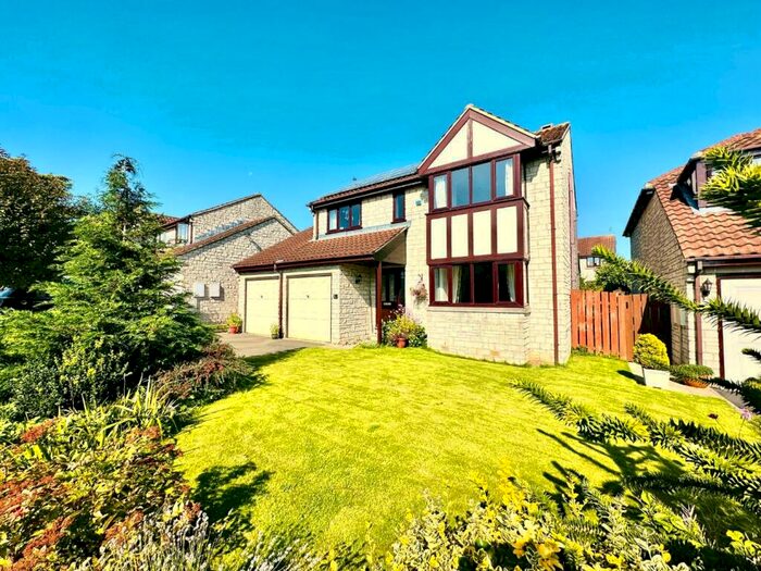 4 Bedroom Detached House For Sale In Hillside Close, Hillam, Leeds, LS25