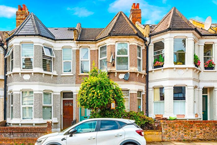 2 Bedroom Flat For Sale In Dongola Road, Tottenham, N17