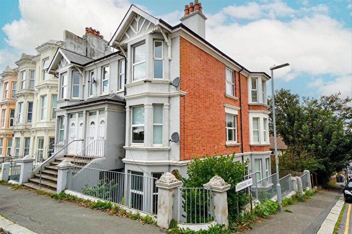 3 Bedroom Maisonette For Sale In Priory Road, Hastings, TN34