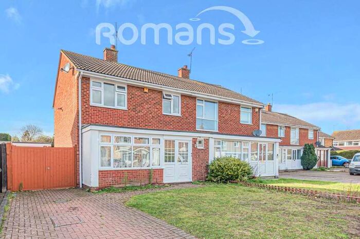 3 Bedroom Semi-Detached House To Rent In Lind Close, Earley, RG6