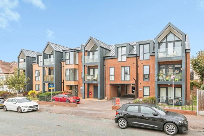 1 Bedroom Flat For Sale In Grosvenor Road, Westcliff-on-Sea, Essex, SS0