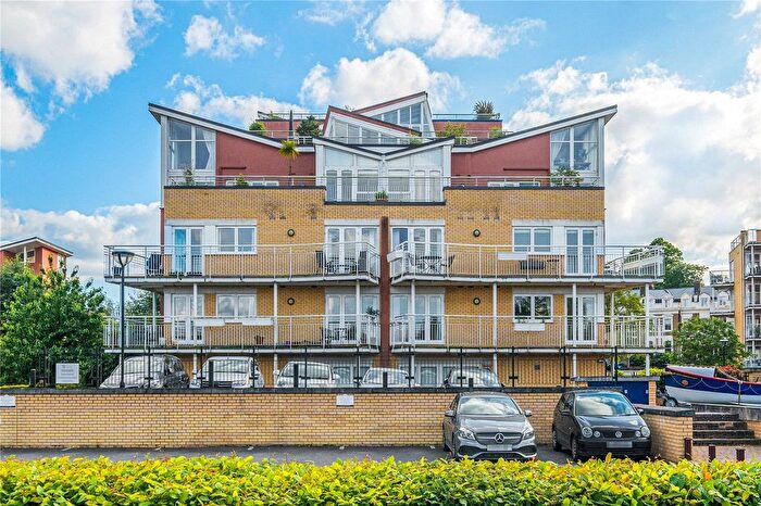 3 Bedroom Flat To Rent In Fairmile House, Twickenham Road, Teddington, TW11