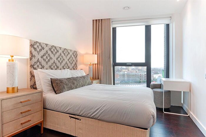 3 Bedroom Flat To Rent In Thornes House, Charles Clowes Walk, London, SW11