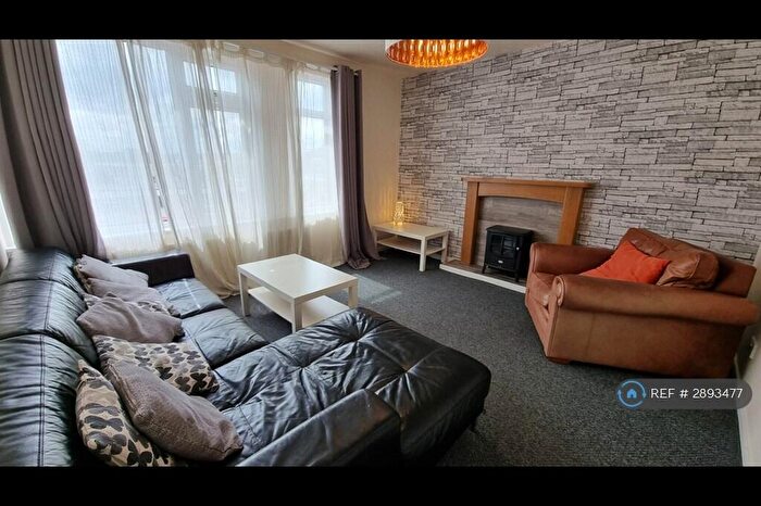 4 Bedroom Maisonette To Rent In Foxcroft Way, Leeds, LS6