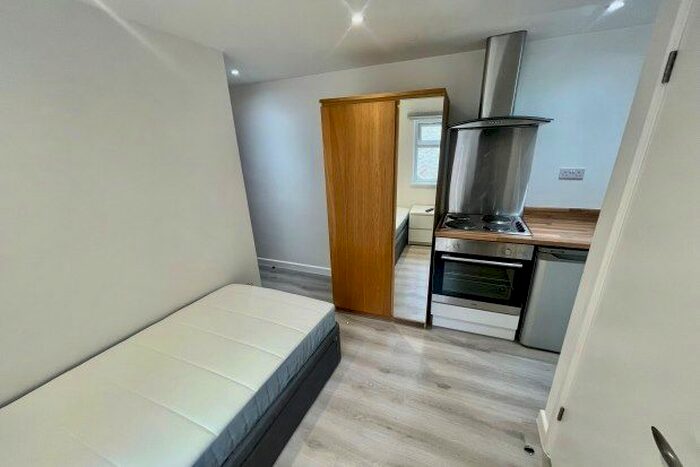 Studio To Rent In Brookhill Road, London, SE18