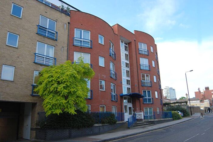 2 Bedroom Flat To Rent In Poplar High Street, Poplar, London, E14