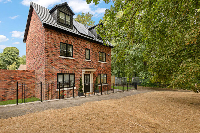 4 Bedroom Detached House For Sale In Crabtree Road, Sheffield, S5