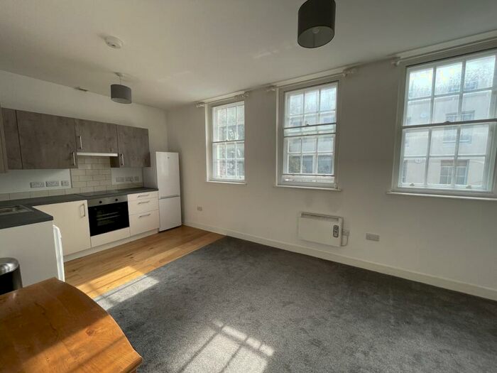 1 Bedroom Flat To Rent In Flat, Shelley Apartments, Worthing, BN11