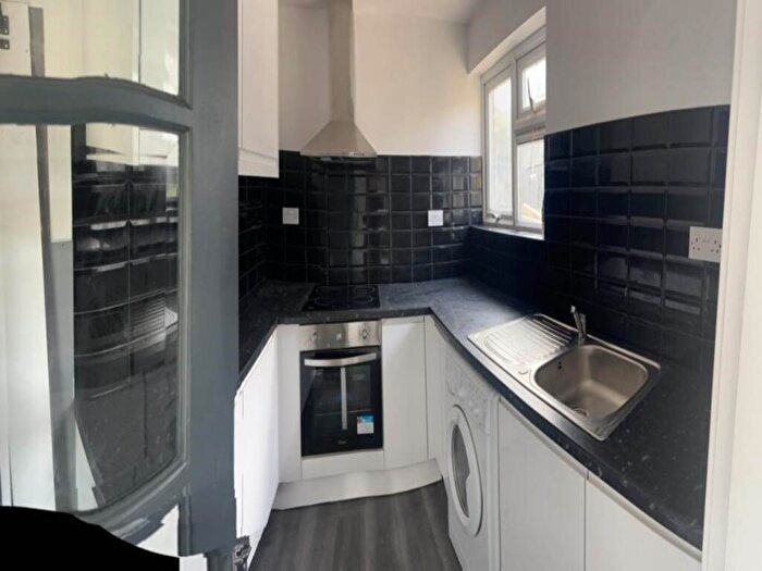 1 Bedroom Flat To Rent In Turnsteads Drive, BD19