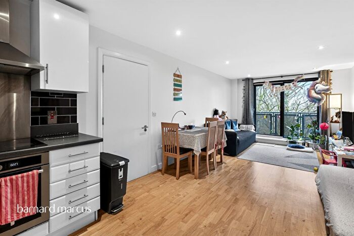 2 Bedroom Flat For Sale In Chapter Way, London, SW19