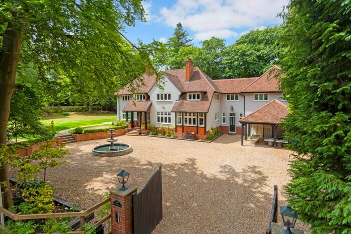 6 Bedroom Detached House To Rent In Victoria Hill Road Fleet, GU51