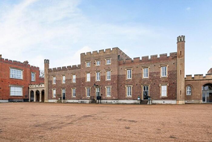 2 Bedroom Flat For Sale In Parade Ground Path, Woolwich, London, SE18