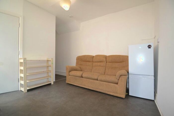 2 Bedroom Flat To Rent In Uxbridge Road, Hanwell, W7