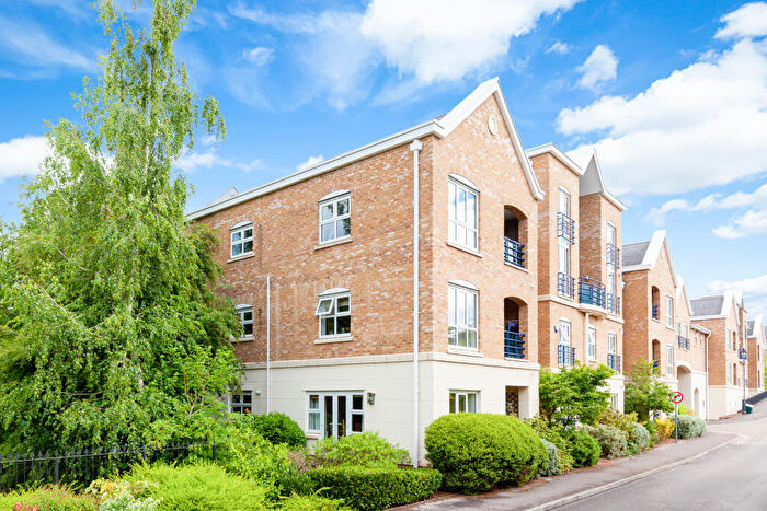 3 Bedroom Apartment To Rent In Complins Close, Oxford, OX2