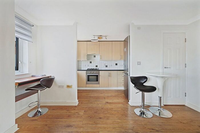1 Bedroom Flat To Rent In Batwa House, Varcoe Road, SE16