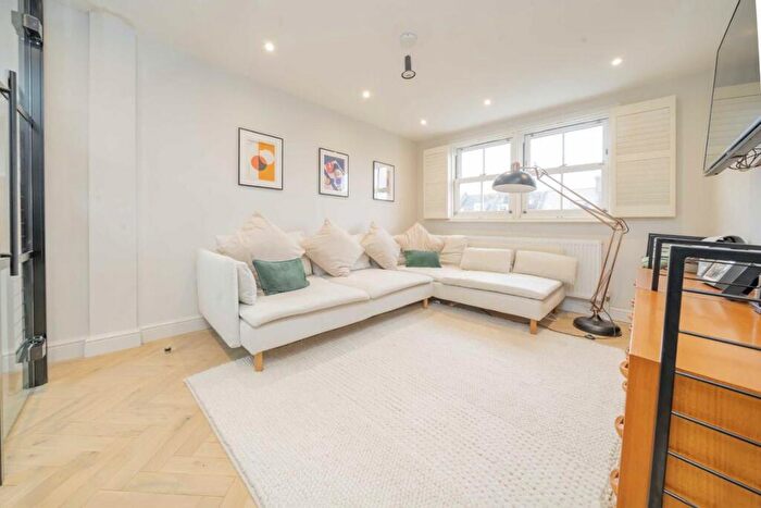 2 Bedroom Flat To Rent In Ferme Park Road, London, N8
