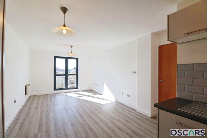 2 Bedroom Flat To Rent In Dock Avenue, Hull, HU1