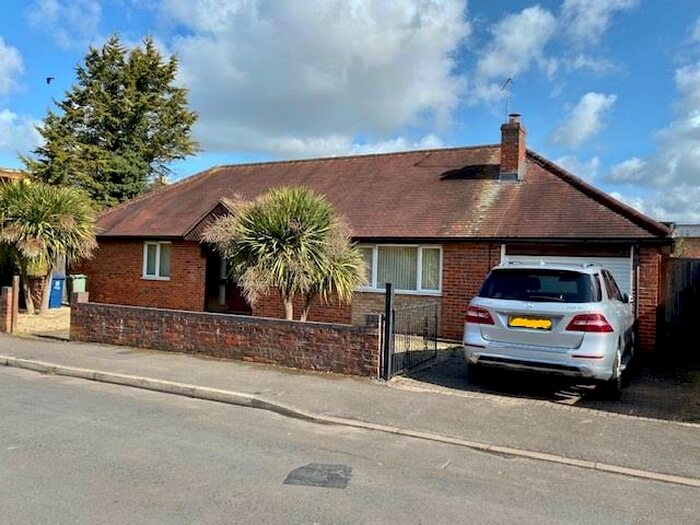 2 Bedroom Detached Bungalow To Rent In Lawrence Road, Cowley, OX4