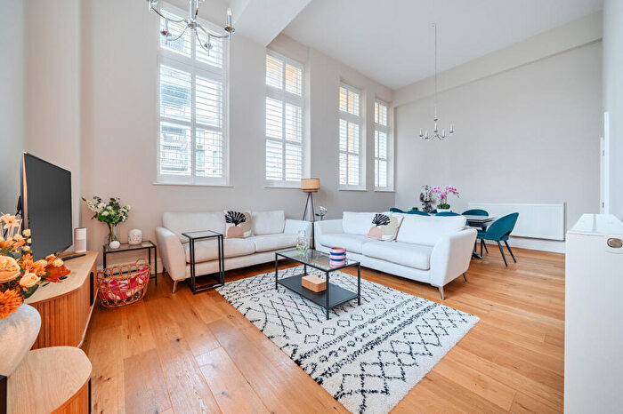 3 Bedroom Flat For Sale In French Yard, Bristol, BS1