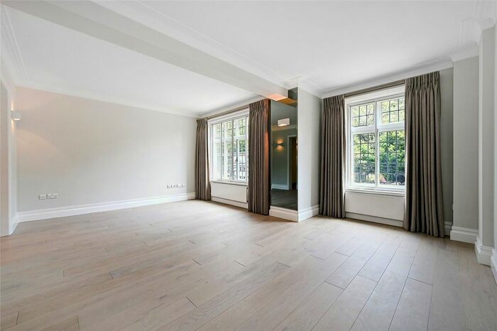 2 Bedroom Flat To Rent In Dorchester Court, - Sloane Street, SW1X
