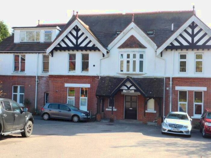 1 Bedroom Flat To Rent In Queens Road, Crowborough, TN6