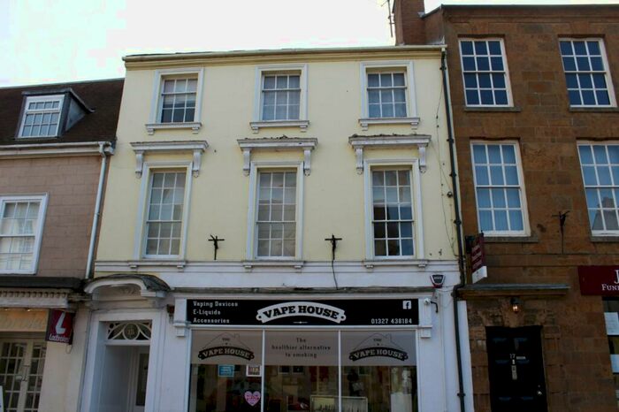 1 Bedroom Flat To Rent In High Street, Daventry, Northants, NN11