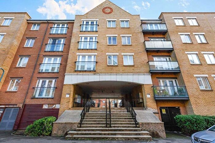 1 Bedroom Flat For Sale In Black Eagle Drive, Northfleet, Gravesend, Kent, DA11