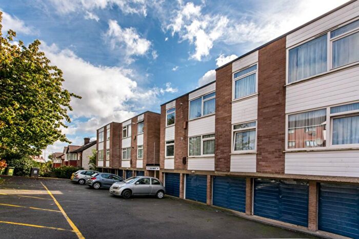 2 Bedroom Flat To Rent In Dollis Heights, Dollis Hill, London, NW2