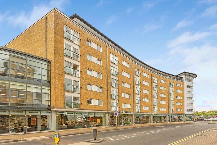 2 Bedroom Flat To Rent In Smugglers Way, London, SW18