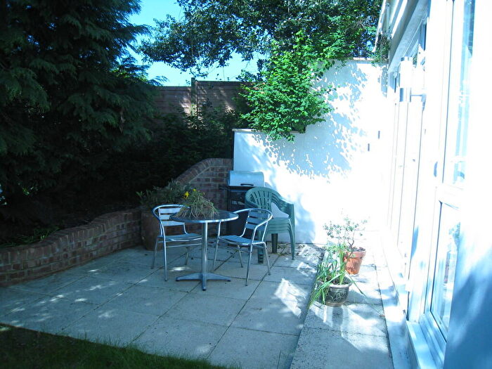 1 Bedroom Flat To Rent In The Garden Flat, RH1