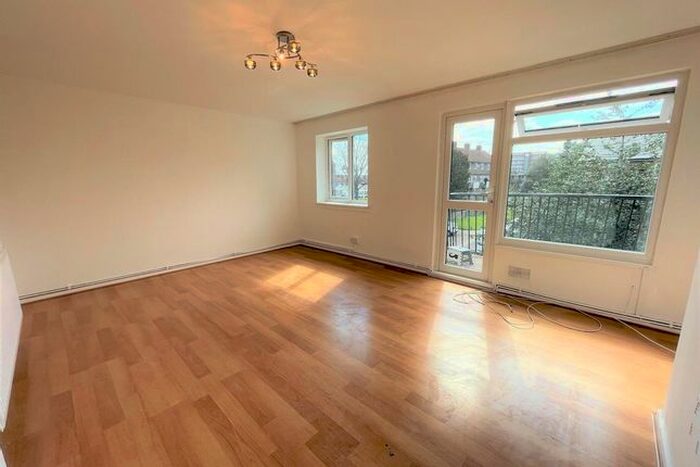 2 Bedroom Flat To Rent In Moree Way, London N18