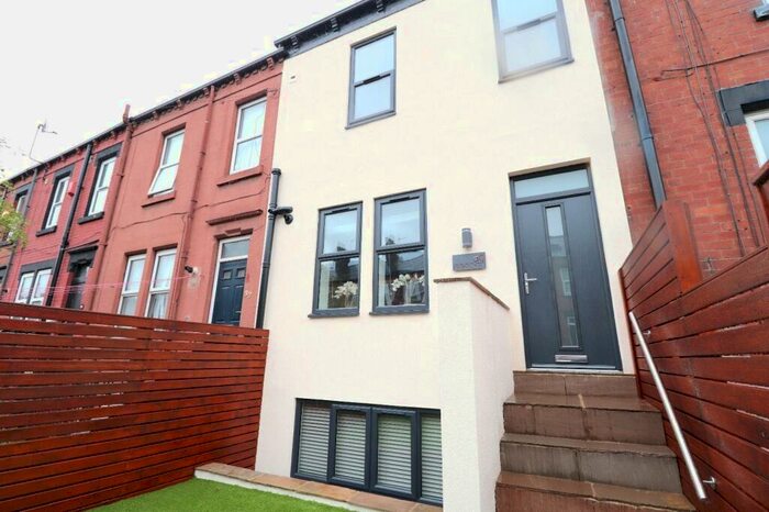 3 Bedroom Terraced House To Rent In Longroyd Place, Leeds, West Yorkshire, LS11