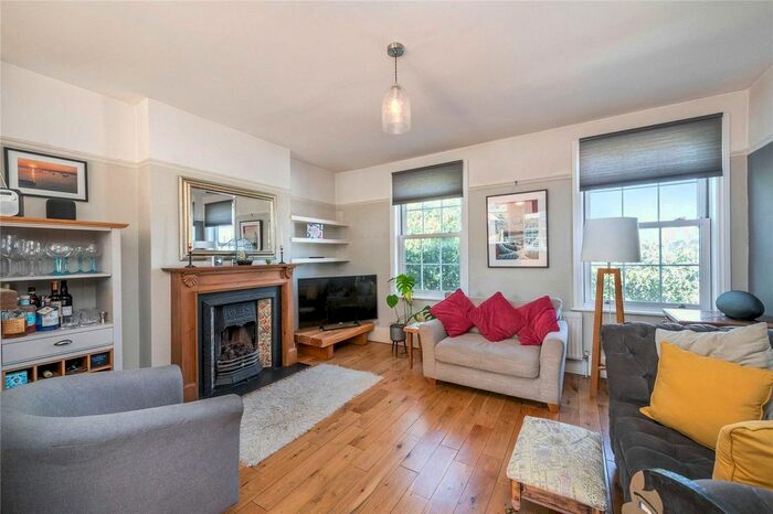 2 Bedroom Flat To Rent In Colston Road, East Sheen, London, SW14