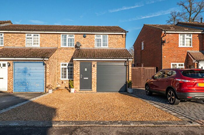 3 Bedroom End Terrace House For Sale In Crofton Close, Bracknell, Berkshire, RG12