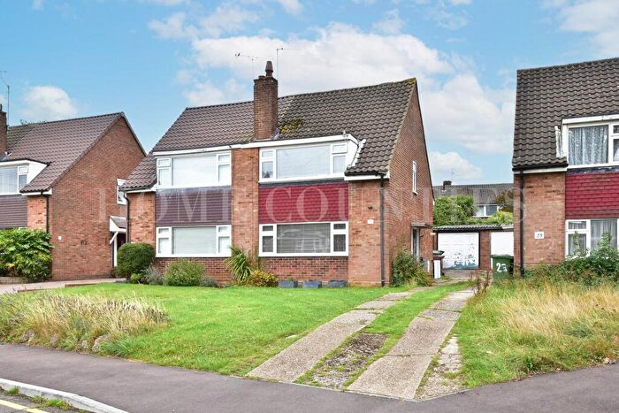 3 Bedroom Semi-Detached House For Sale In Albemarle Avenue, Potters Bar, EN6