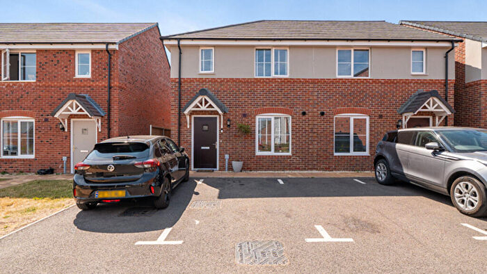 3 Bedroom Semi-Detached House For Sale In Azure Close, Rugby, CV22