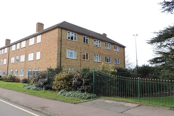 2 Bedroom Flat To Rent In High Street, Potters Bar, EN6
