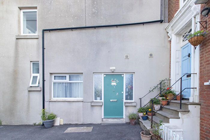 1 Bedroom Flat For Sale In Fort Hill, Margate, CT9