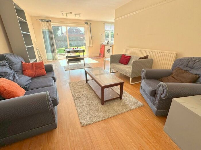 5 Bedroom Detached House To Rent In Wollaton Road, Nottingham, NG8