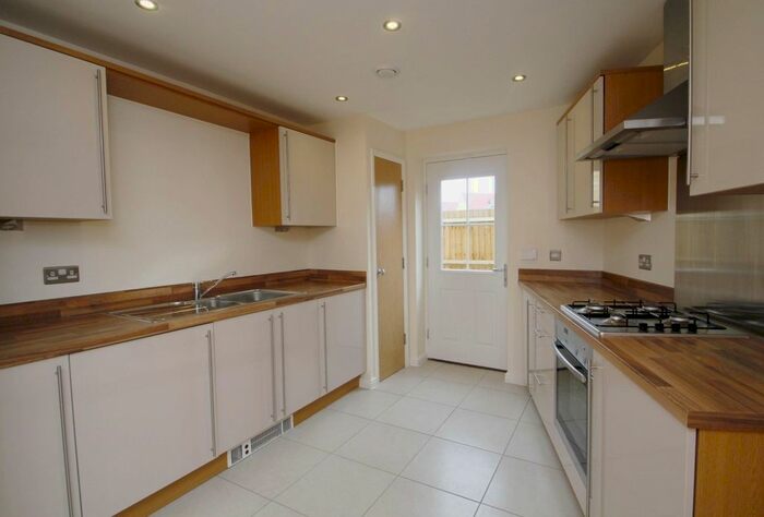 2 Bedroom Flat To Rent In Lewisfield Way, Woodstock, OX20