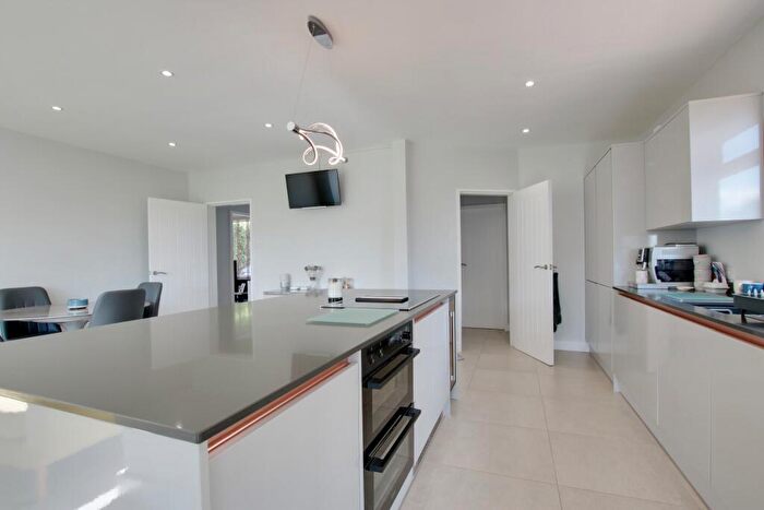 4 Bedroom Detached House For Sale In The Avenue, Fareham, PO14