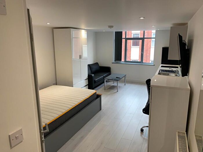 1 Bedroom Flat To Rent In Millstone Lane, Leicester, LE1