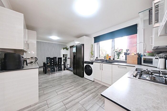 4 Bedroom Detached House For Sale In Carlton Close, Danesmoor, Chesterfield, S45